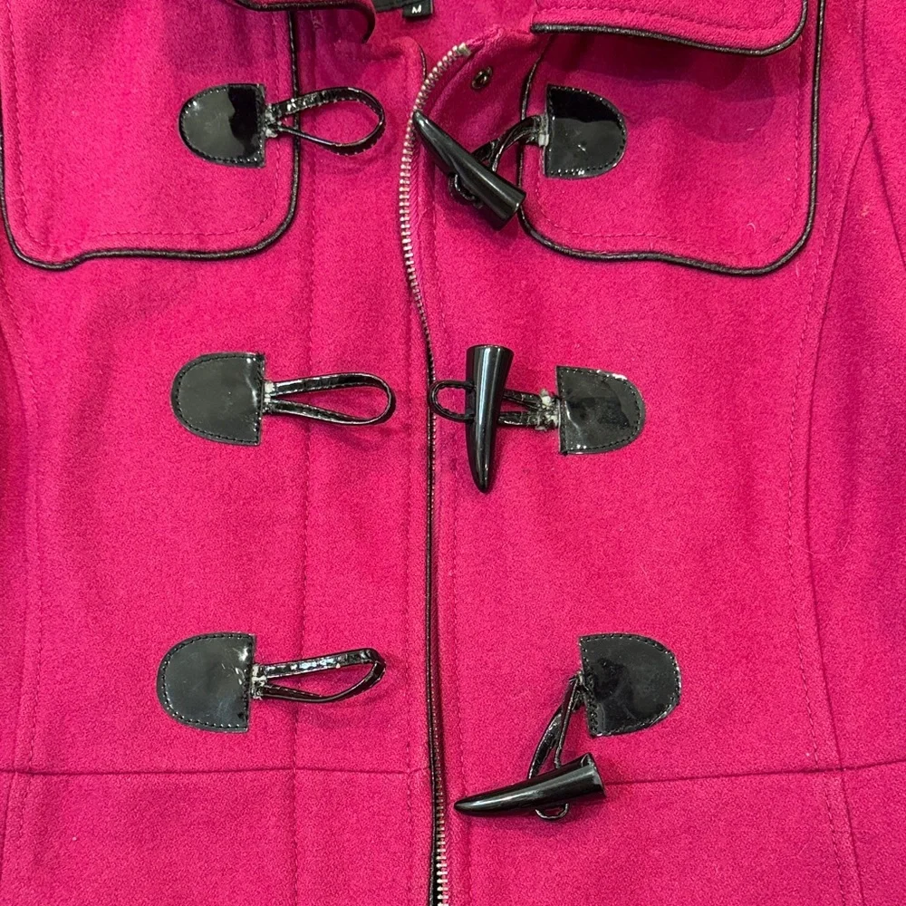 Black Rivet Fuchsia Hooded Toggle Coat Size Medium - C20-003